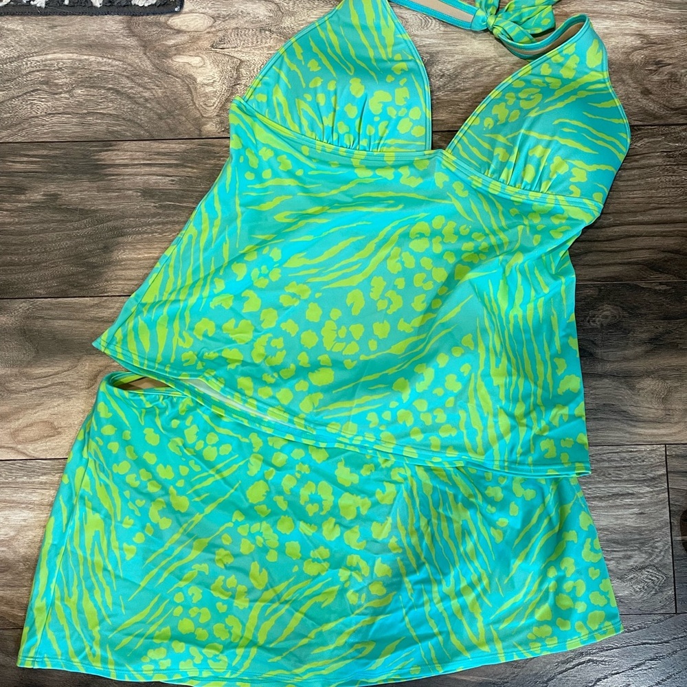 💙💚Never Worn!  Victorias Secret tankini and swim bottom skirt!